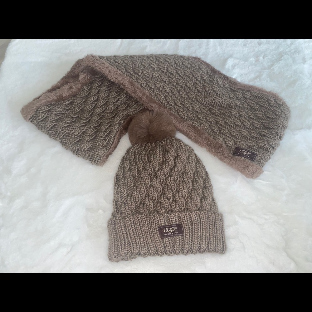 UGG hat and scarf set ***NEW***